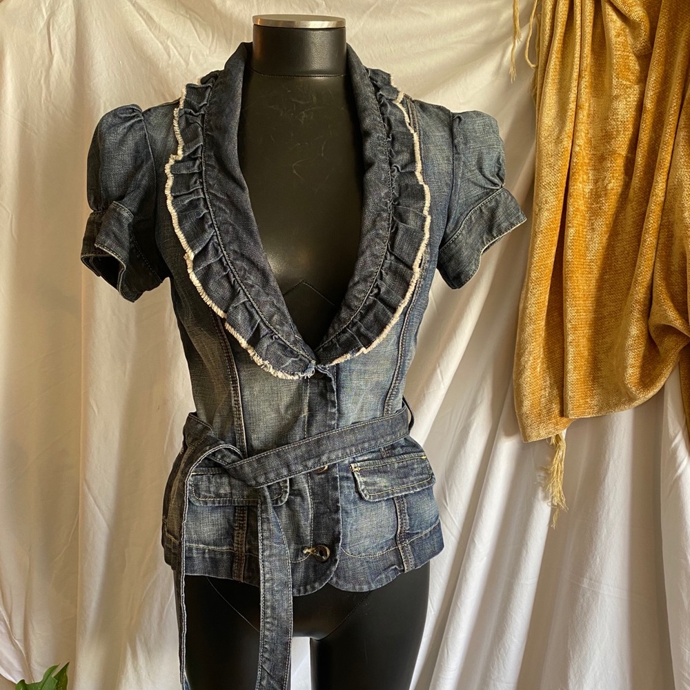 Guess Distressed women’s Jean jacket!